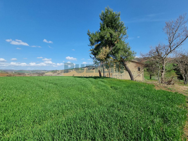 Casale in vendita a Santa Vittoria in Matenano