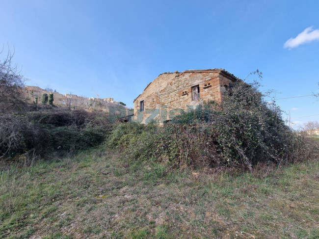 Casale in vendita a Santa Vittoria in Matenano