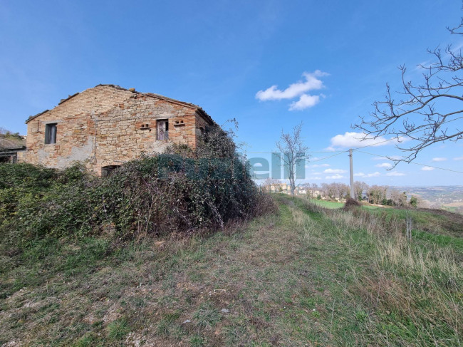 Casale in vendita a Santa Vittoria in Matenano