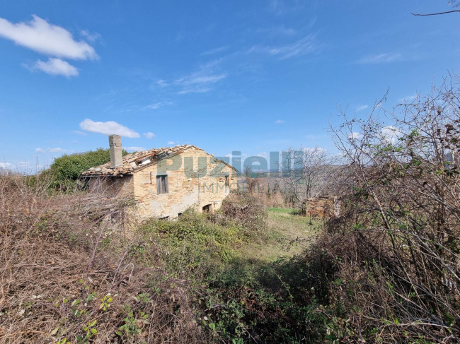  for sale in Santa Vittoria in Matenano