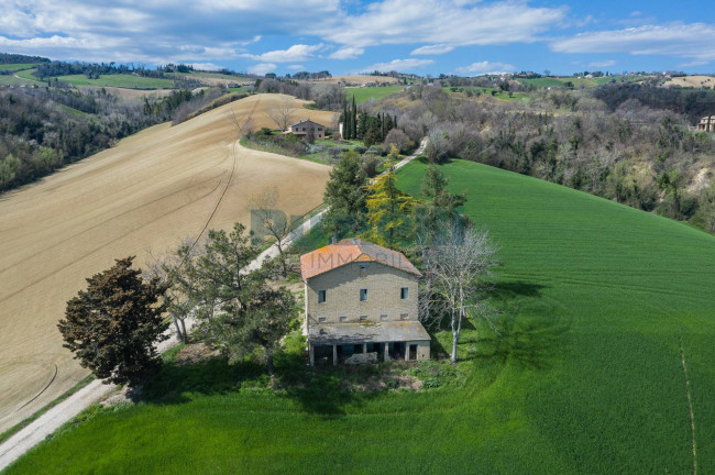 Casale in vendita a Santa Vittoria in Matenano