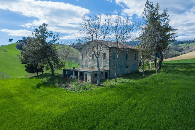 Casale in vendita a Santa Vittoria in Matenano