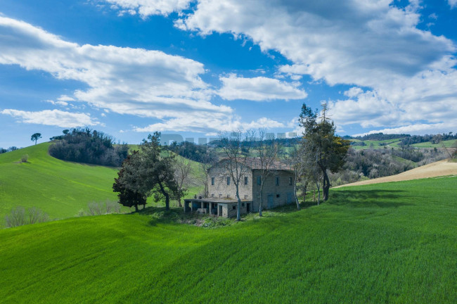 Casale in vendita a Santa Vittoria in Matenano