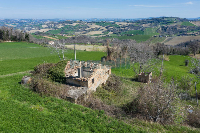 Casale in vendita a Santa Vittoria in Matenano