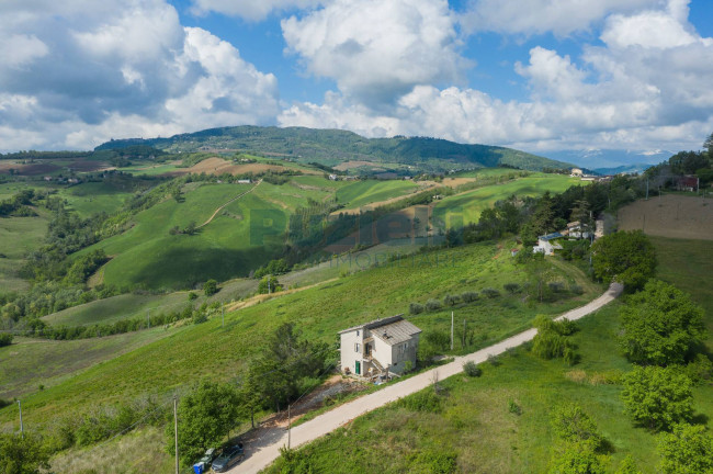 Casa singola in vendita a Santa Vittoria in Matenano