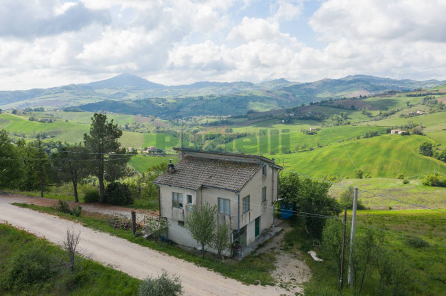 Casa singola in vendita a Santa Vittoria in Matenano