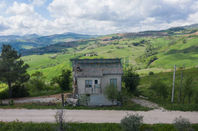 Casa singola in vendita a Santa Vittoria in Matenano