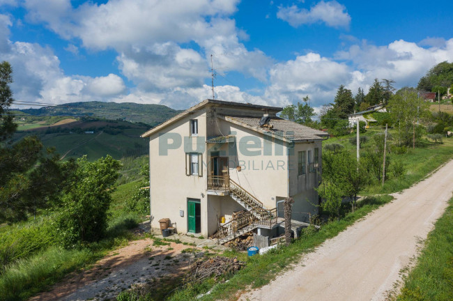 Casa singola in vendita a Santa Vittoria in Matenano