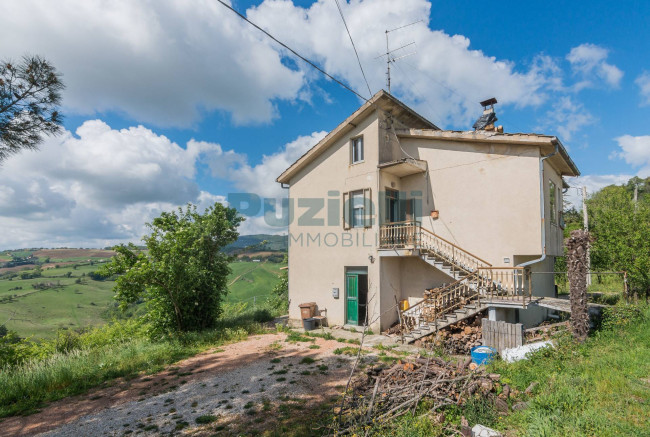 Casa singola in vendita a Santa Vittoria in Matenano