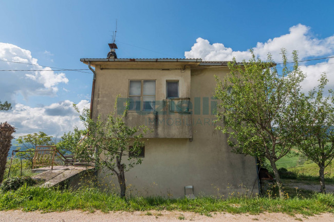 Casa singola in vendita a Santa Vittoria in Matenano