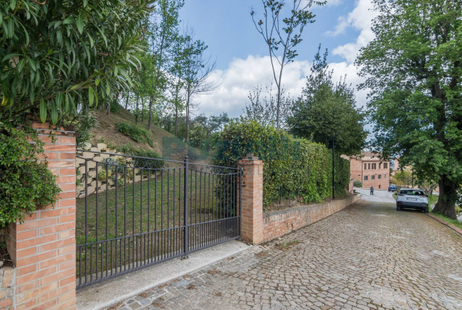  for sale in Sant'Angelo in Pontano