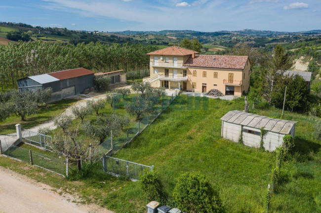 Casa indipendente in vendita a Monsampietro Morico