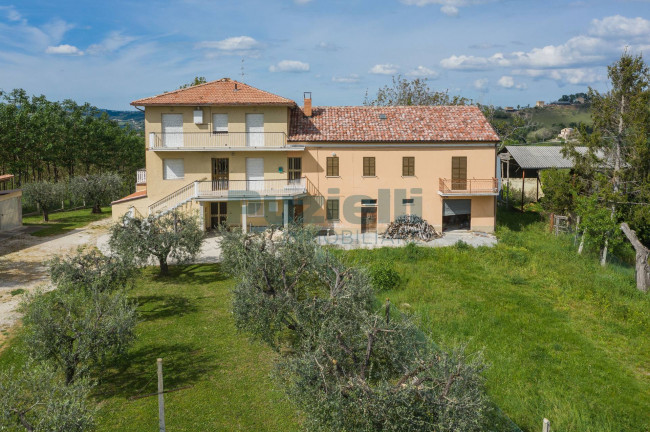 Casa indipendente in vendita a Monsampietro Morico