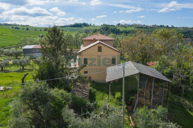 Casa indipendente in vendita a Monsampietro Morico