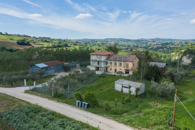 Casa indipendente in vendita a Monsampietro Morico