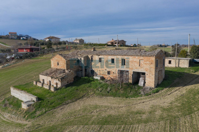 Rustico in vendita a Fermo