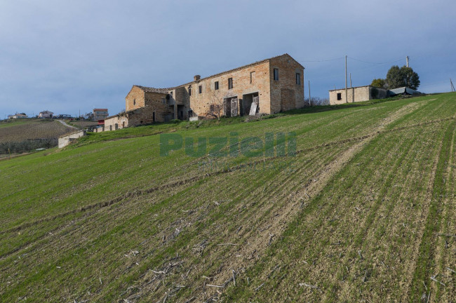 Rustico in vendita a Fermo