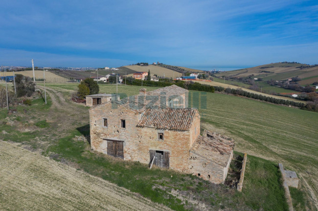 Rustico in vendita a Fermo