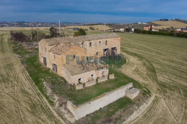 Rustico in vendita a Fermo