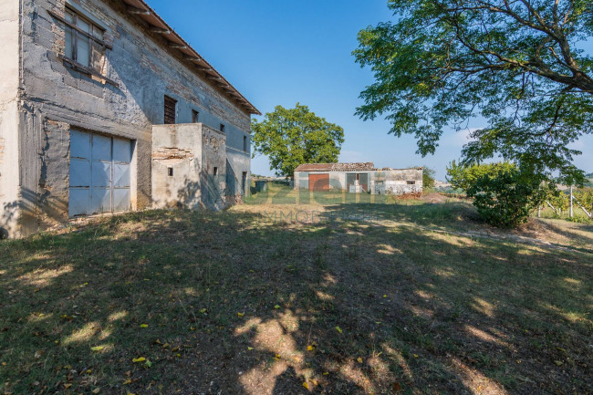 Casale in vendita a Monte San Pietrangeli