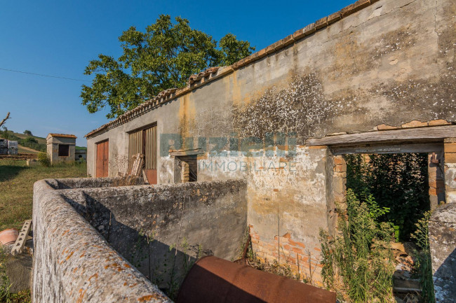 Casale in vendita a Monte San Pietrangeli