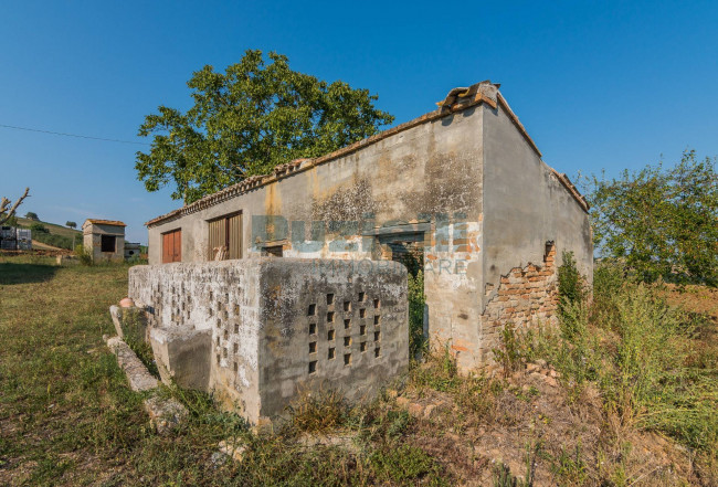 Casale in vendita a Monte San Pietrangeli