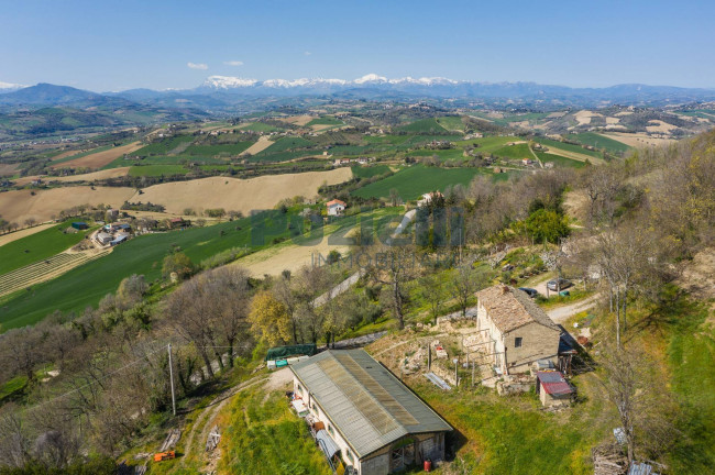 Rustico in vendita a Monterubbiano