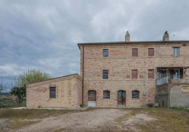 Casale in vendita a Fermo