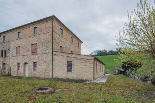 Casale in vendita a Fermo