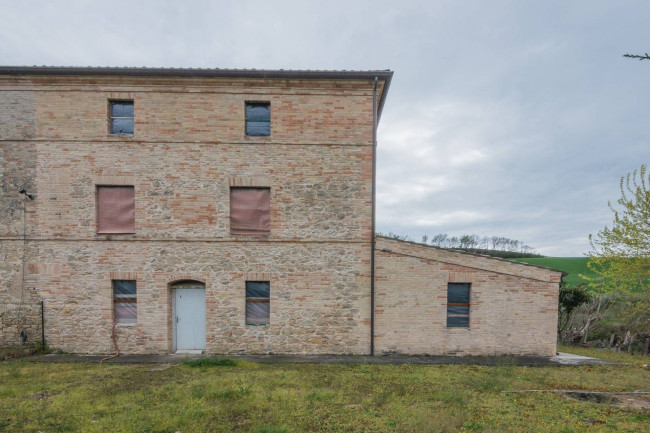 Casale in vendita a Fermo