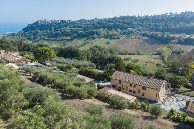 Casale in vendita a Fermo