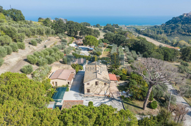 Casale in vendita a Fermo