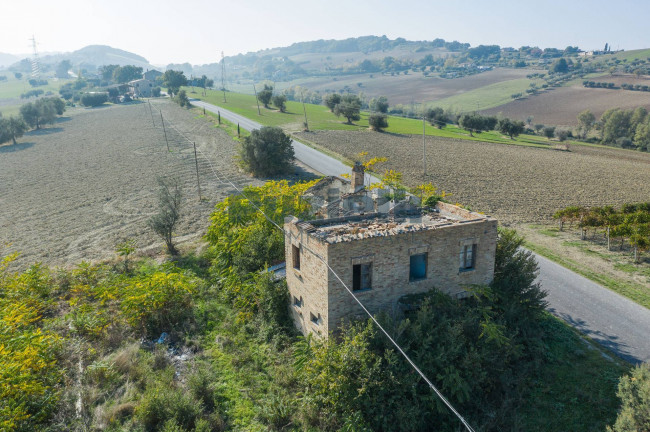 Rustico in vendita a Lapedona