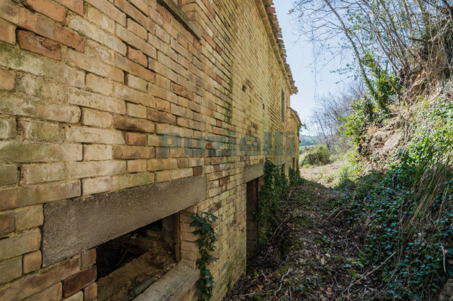 Rustico in vendita a Lapedona