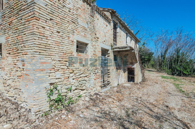 Rustico in vendita a Lapedona