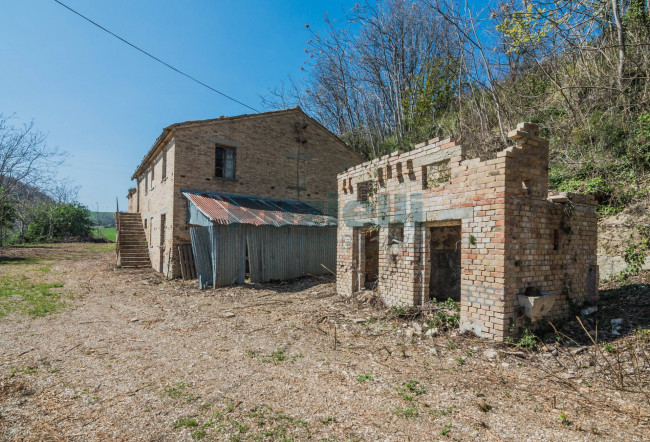 Rustico in vendita a Lapedona