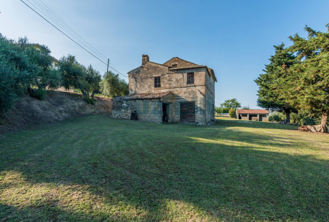 Rustico in vendita a Fermo