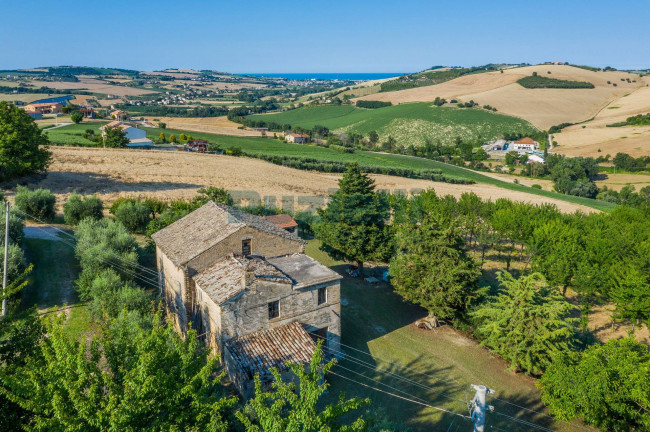 Rustico in vendita a Fermo