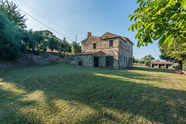 Rustico in vendita a Fermo