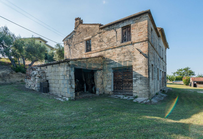 Rustico in vendita a Fermo