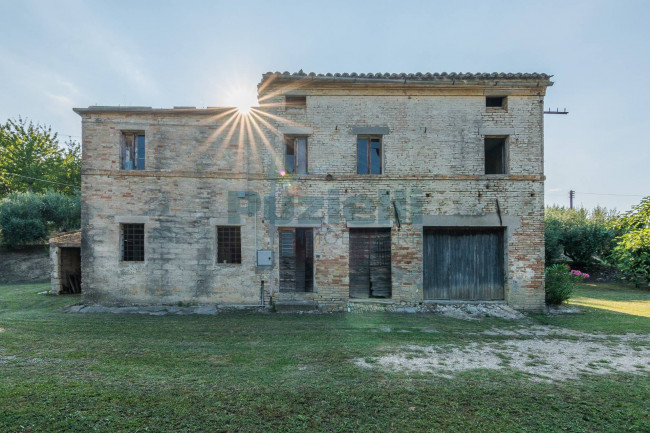 Rustico in vendita a Fermo