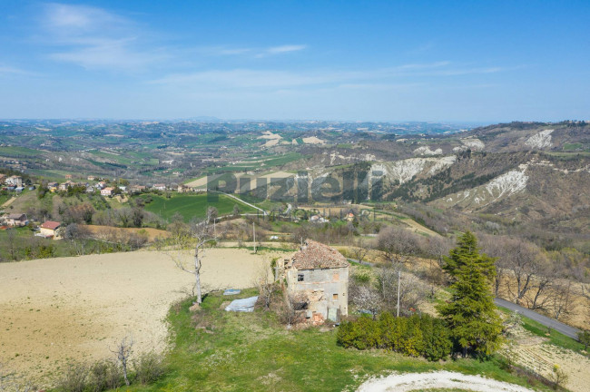 Rustico in vendita a Montefalcone Appennino