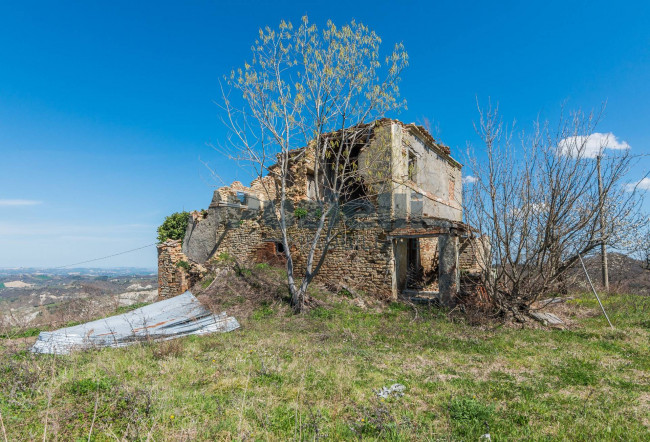 Rustico in vendita a Montefalcone Appennino