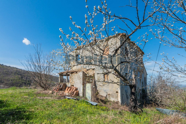 Rustico in vendita a Montefalcone Appennino