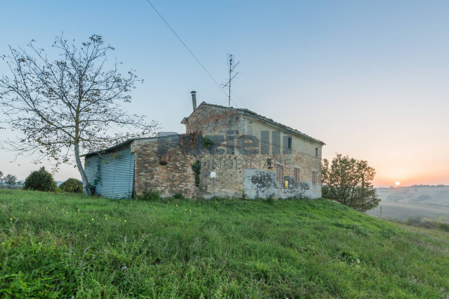 Rustico in vendita a Montegiorgio