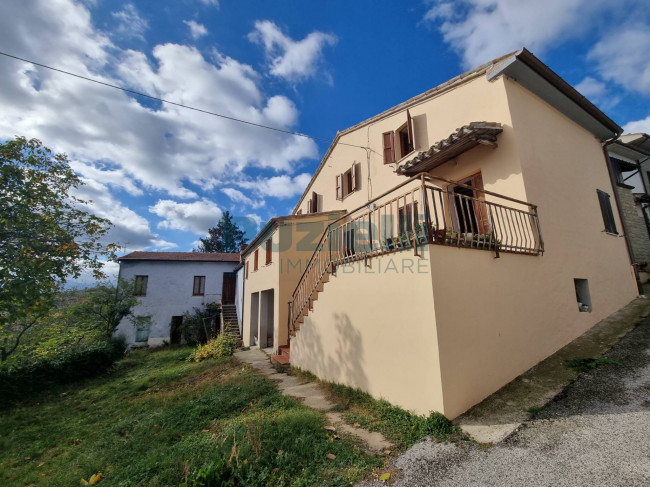 Casa indipendente in vendita a Montefalcone Appennino