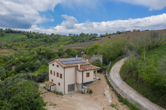 Casa indipendente in vendita a Sant'Angelo in Pontano