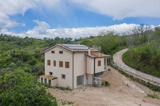 Casa indipendente in vendita a Sant'Angelo in Pontano