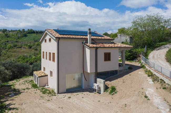 Casa indipendente in vendita a Sant'Angelo in Pontano