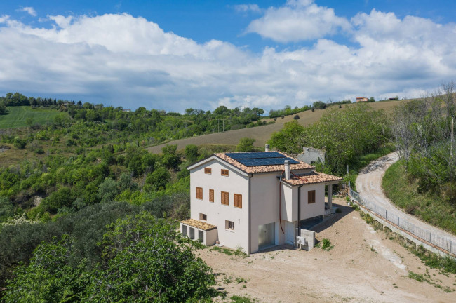 Casa indipendente in vendita a Sant'Angelo in Pontano